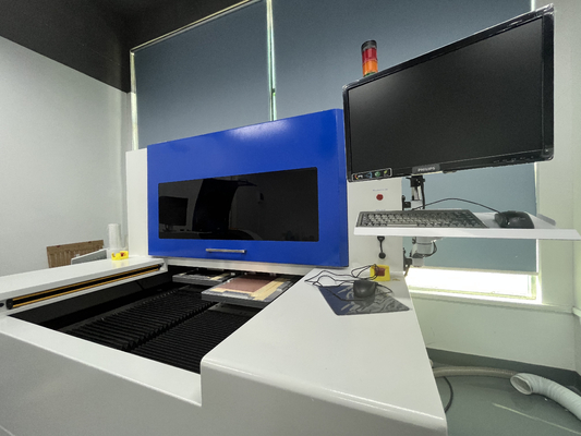 Mesin Pemotong PCB FPC Laser Meja Ganda Untuk Plat Logam Bukan Logam